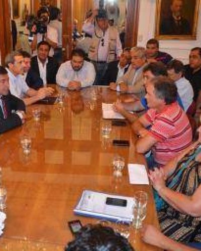 La �Casa de las Tejas� confirm� que habr� incremento de haberes