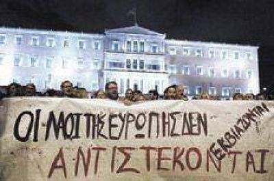Miles de griegos salen a defender a su gobierno