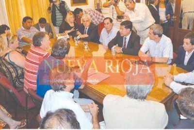 El Gobierno recibi� a los gremios y ratific� pr�ximos anuncios
