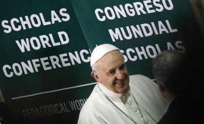 Entre bromas, el Papa convers� con discapacitados en in�dita videoconferencia