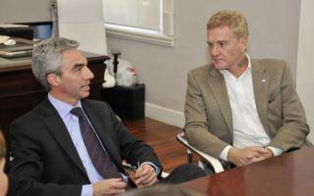 Elecciones 2015: De visita en Jun�n, De Nar�vez le abri� la puerta a Insaurralde