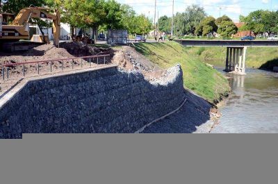 Se desmoron� la construcci�n a la vera del arroyo
