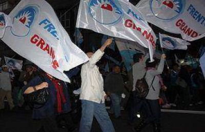Entre el oficialismo y la oposici�n, el Frente Grande fue intervenido en Salta