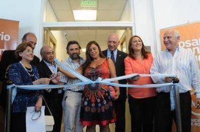 Nueva sala en el Hospital Vilela: Una mano de Lionel