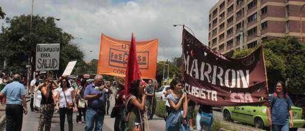 Salud: trabajadores del Polo Sanitario marcharon hacia el Centro C�vico