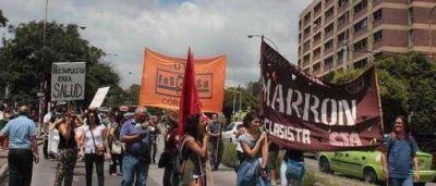 Salud: trabajadores del Polo Sanitario marcharon hacia el Centro C�vico