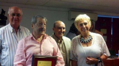 El Concejo reconoci� por su labor en Carlos Paz a Gustavo Roqu�