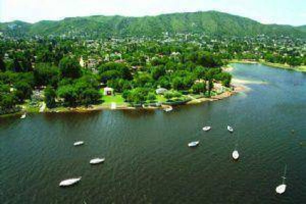 Carlos Paz le reclam� a De la Sota el saneamiento del San Roque