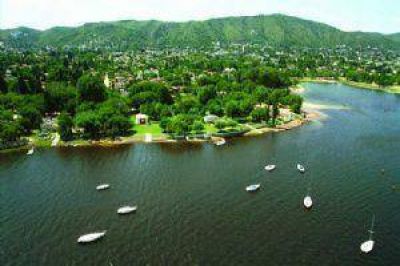 Carlos Paz le reclam� a De la Sota el saneamiento del San Roque