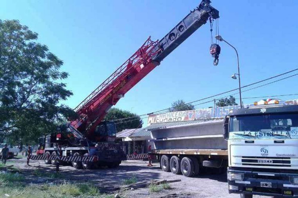 Finalizan la construcci�n de puentes peatonales en San Benito y Colonia Avellaneda