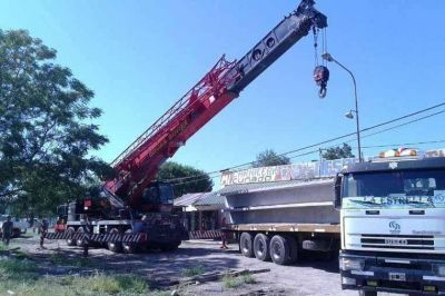 Finalizan la construcci�n de puentes peatonales en San Benito y Colonia Avellaneda