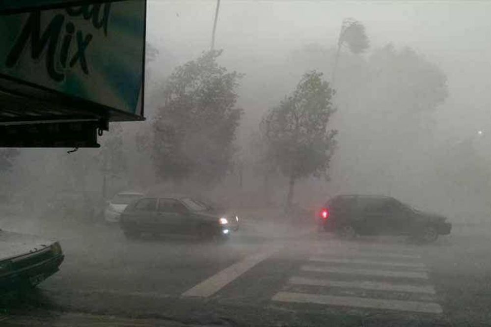 El gobierno provincial llev� asistencia a Concepci�n del Uruguay tras el temporal