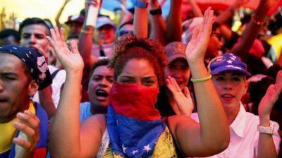 Estudiantes venezolanos desaf�an la represi�n con una gran manifestaci�n el 12 de febrero