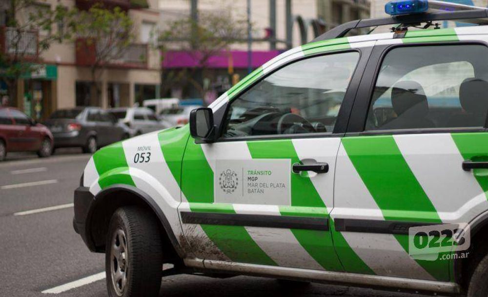 Le secuestran una pistola y tres armas blancas en un control de alcoholemia