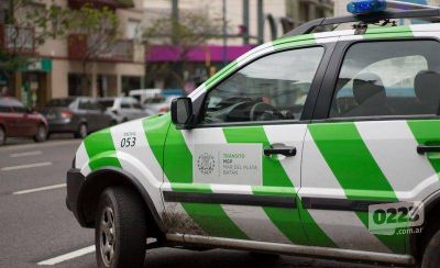 Le secuestran una pistola y tres armas blancas en un control de alcoholemia