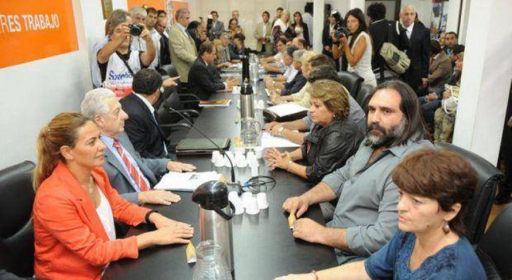 Provincia responde a la FEB: 