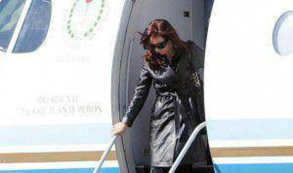 La Presidenta regres� de su visita oficial a China