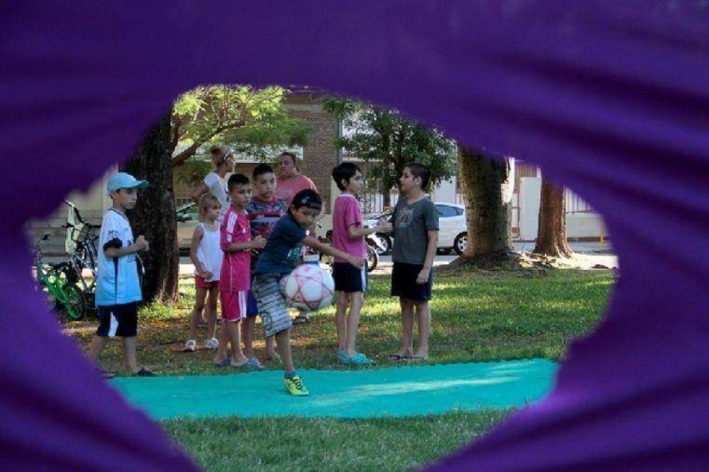 Verano en Santa Fe: domingo de kermesse en Plaza Fournier