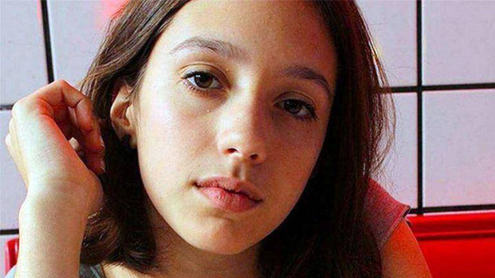 Lola Chomnalez: quienes hallaron el cuerpo vieron un dibujo en la arena con el nombre de la joven