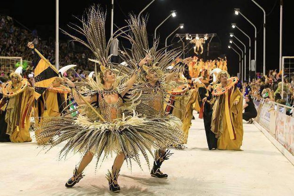 Carnaval toda la vida: Marcos Di Palma y Ver�nica Ojeda se sumaron a la fiesta