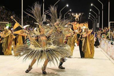 Carnaval toda la vida: Marcos Di Palma y Ver�nica Ojeda se sumaron a la fiesta