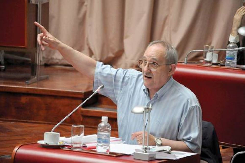 Risso contra candidatos que evitan posicionarse frente a la miner�a: �son travestis pol�ticos� dijo