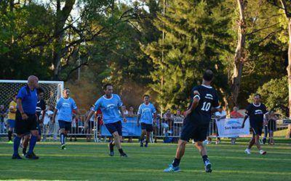 F�tbol solidario en Jos� Le�n Su�rez