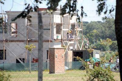 Unas 500 familias de la ciudad eligen vivir en barrios cerrados