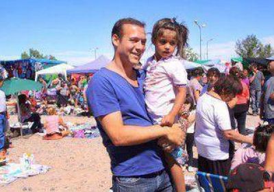 Guti�rrez, de campa�a en la feria de Uni�n de Mayo 