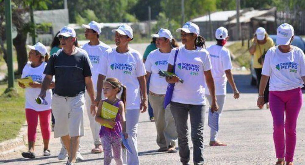 Peppo sigue de campa�a: vuelven las caminatas puerta a puerta