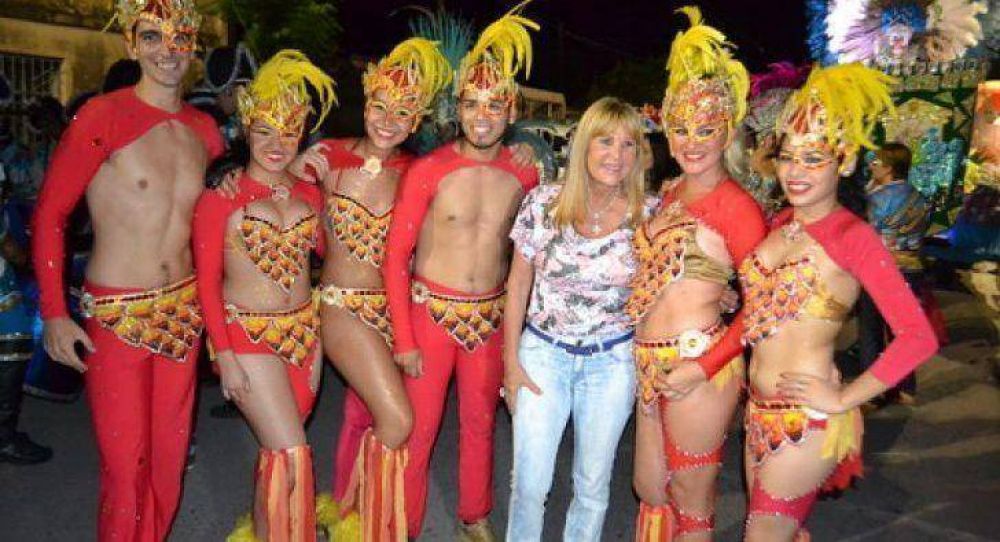 A�da Ayala particip� de los carnavales en Las Palmas