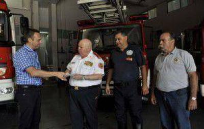 Con $3 millones, colaboran con la labor de los bomberos de Lomas