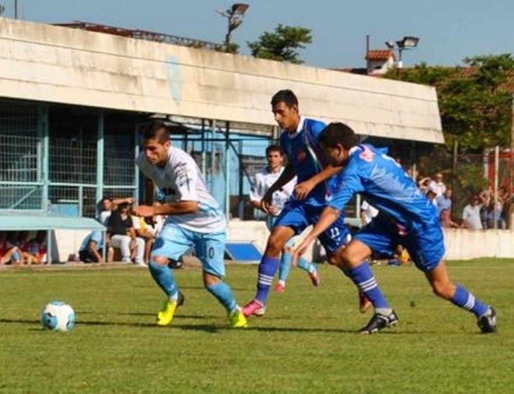 MART�N GIM�NEZ VOLVI� A DEFENSORES UNIDOS
