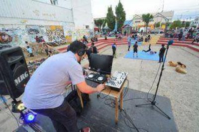 J�venes disfrutaron de electr�nica y parkour