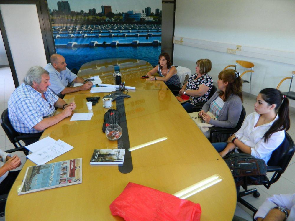 VECINOS DE JARD�N DE STELLA MARIS SOLICITARON QUE OBRAS SANITARIAS TOME LA PRESTACI�N EN SU BARRIO
