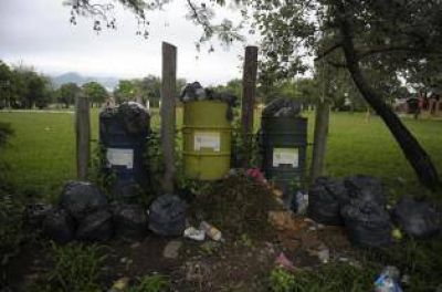 La basura se acumula y la empresa recolectora dice que no da abasto