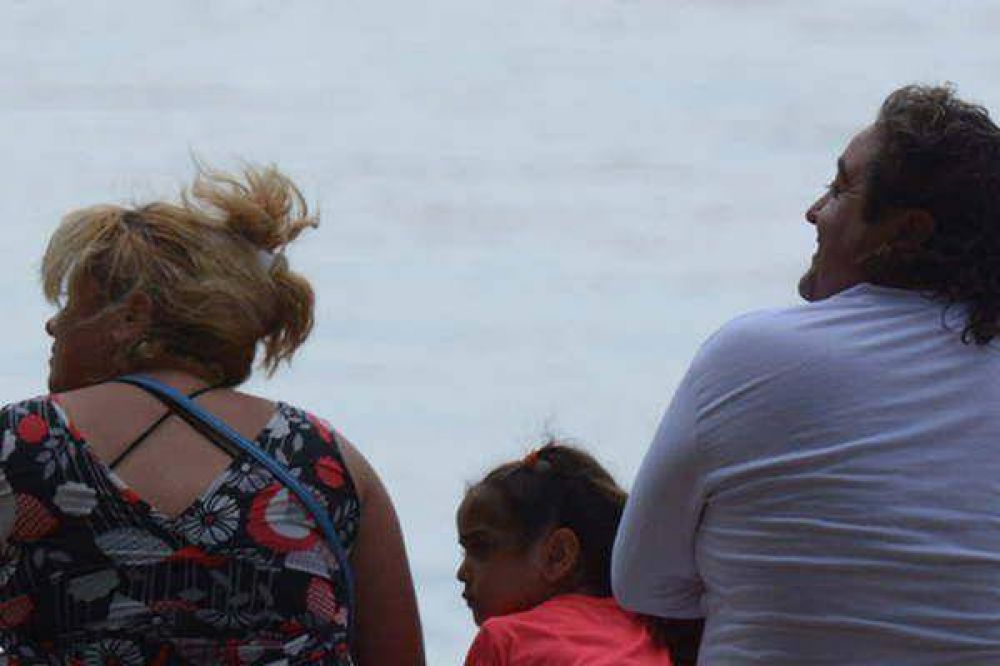 Contin�a prohibido el ingreso a las aguas