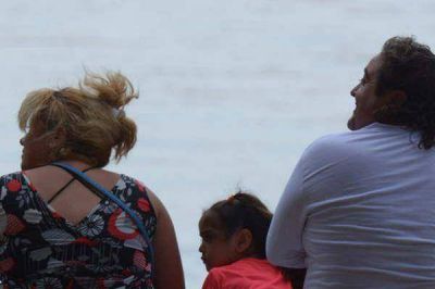 Contin�a prohibido el ingreso a las aguas