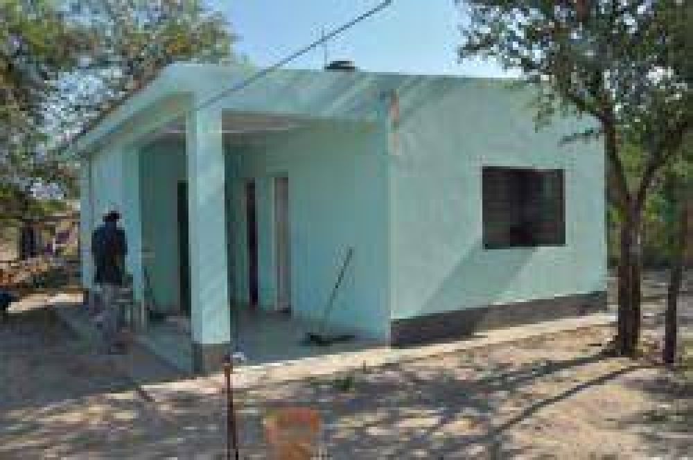 Dos nuevas familias con techos dignos al recibir m�dulos habitacionales