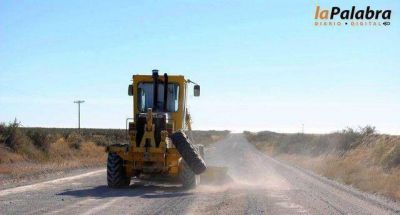 El camino a Bah�a San Blas es intensamente reparado 