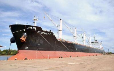 El primer ultramarino del a�o arrib� al puerto local