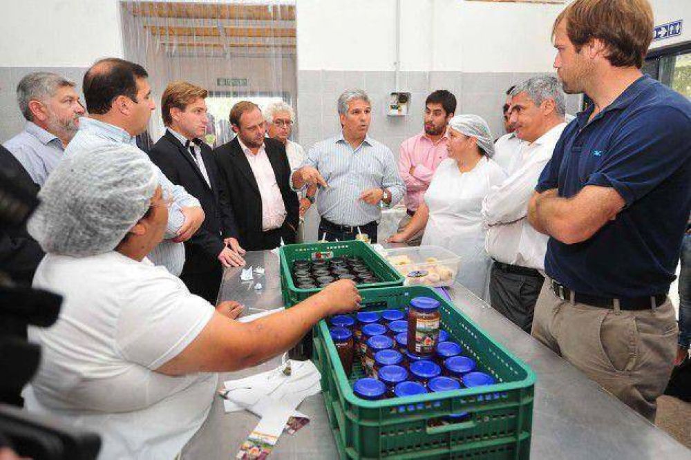 �Dulces de Luj�n�, una f�brica que se perfecciona en la agroindustria del norte