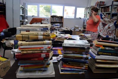 Las lluvias inundaron biblioteca inaugurada hace solo 2 meses