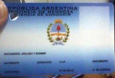 M�s de 80 personas no pudieron sacar su carnet de conducir por falta de pl�sticos