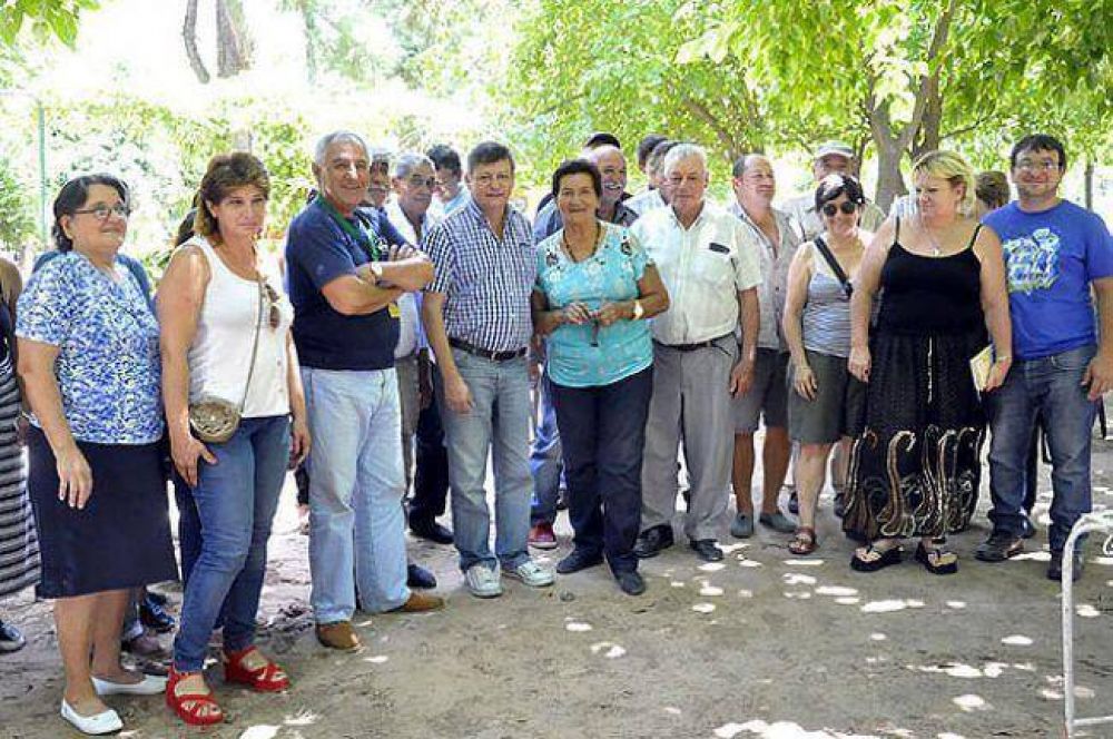 Domingo Peppo mantuvo un encuentro con productores de Puerto Vielas
