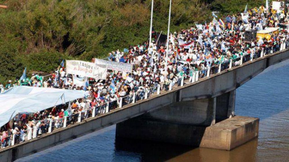 Advierten una posible militarizaci�n del puente Gualeguaych�-Fray Bentos