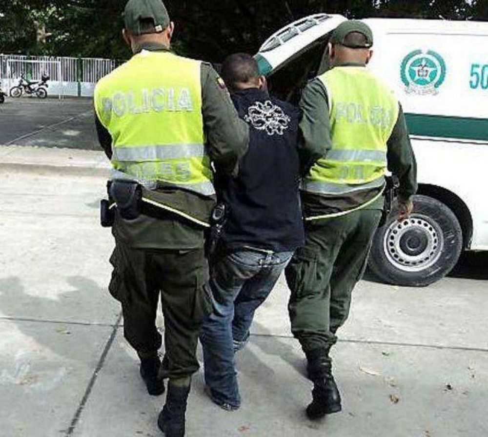 Detienen a hombre que habr�a abusado de 60 ni�os
