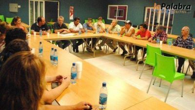 Curetti se reuni� con vecinos de los barrios 150 viviendas y El Progreso y confirm� la obra de cloacas para ambos barrios