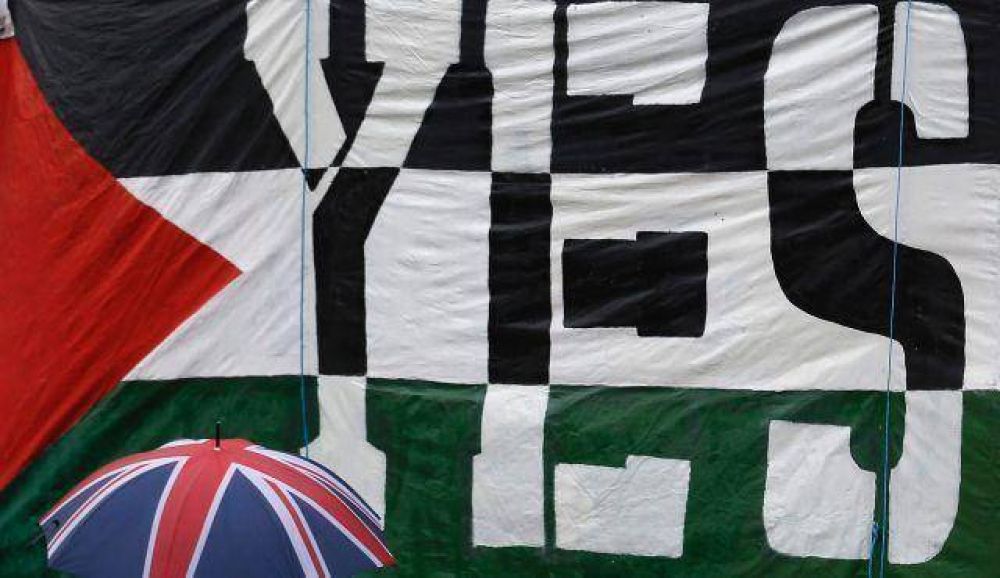 El Parlamento británico propone prohibir los mensajes antisemitas en las redes sociales