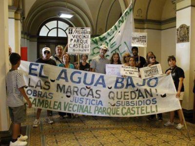 Vecinos se concentraron en el palacio municipal en busca de una respuesta por la �ltima inundaci�n